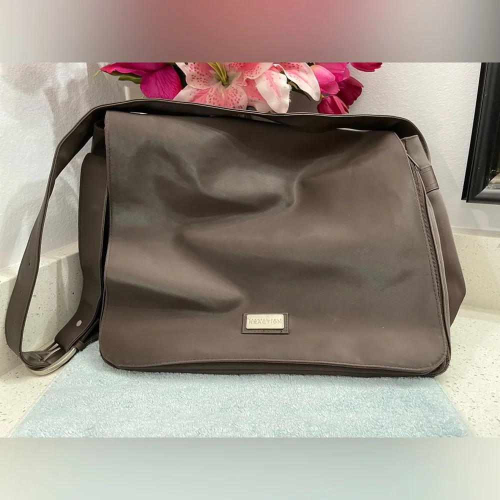 Kenneth Cole Reaction Dark Brown Messenger Bag